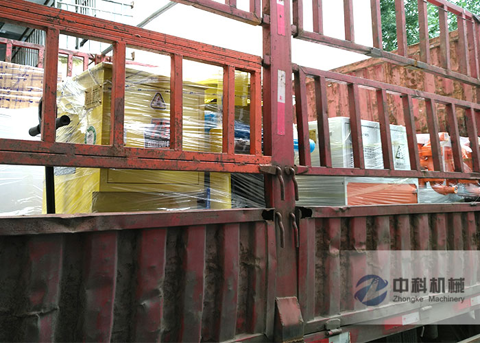 廈門（mén）雙液注漿機、PZ-6混凝土噴漿機發（fā）貨現場