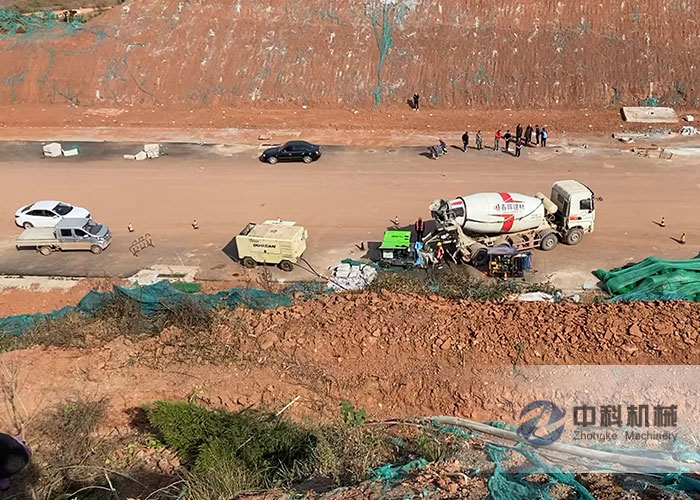 小型（xíng）混凝（níng）土濕噴機施工現場-0