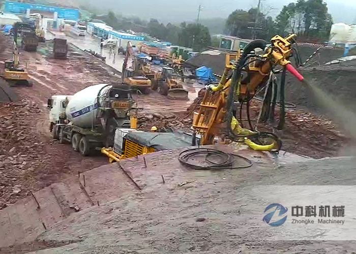 3016工程（chéng）混凝（níng）土濕噴台車施工現（xiàn）場-2