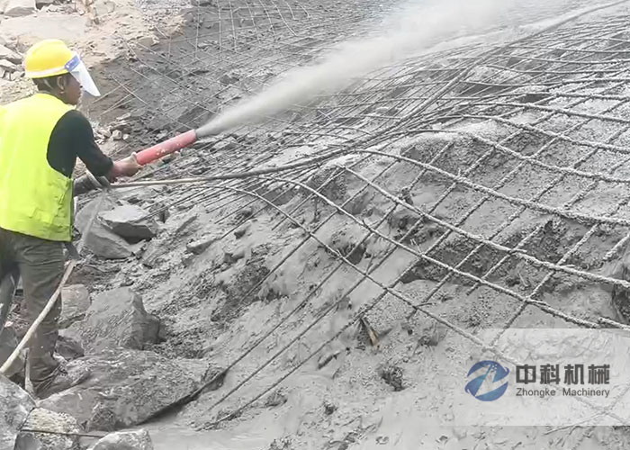 90A小型液壓混凝（níng）土濕噴（pēn）機施工現場-2