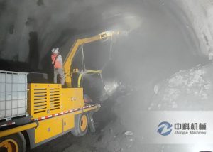 隧道（dào）機械臂濕噴機施工現場（chǎng）