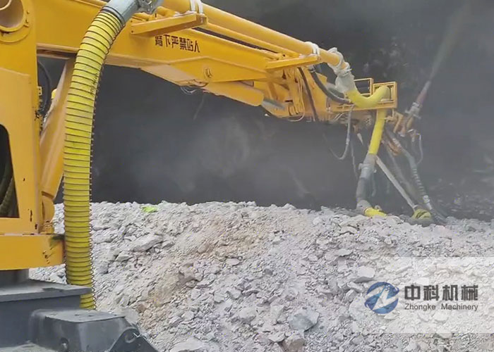 隧道用混凝土濕噴台車施工現場-2