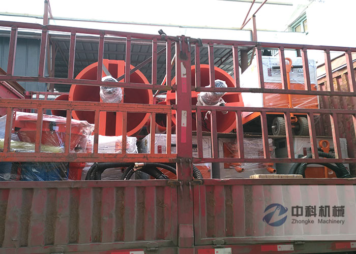 武（wǔ）漢雙（shuāng）液注漿機、PZ-6噴漿機、灰漿攪拌（bàn）機發貨現場