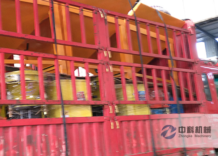 濟南PZ-6混凝土噴漿（jiāng）機（jī）及噴漿機大料鬥發貨現場