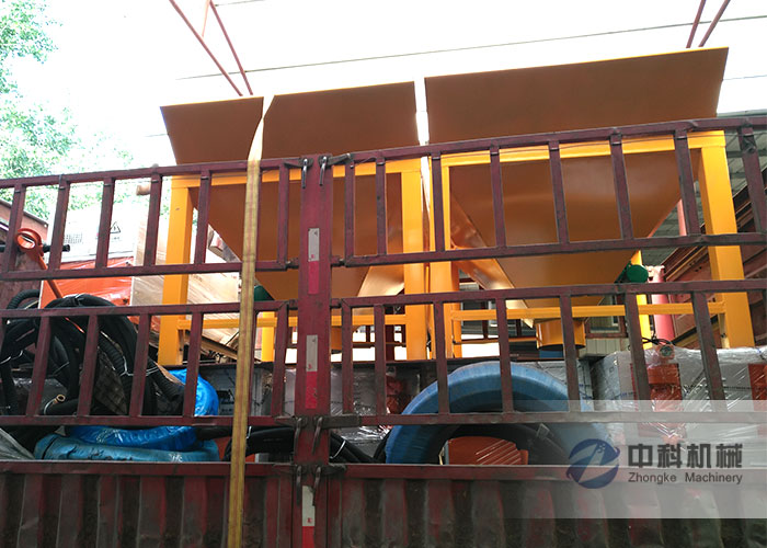 合肥雙液（yè）注漿（jiāng）機、噴漿機大料鬥發貨現場