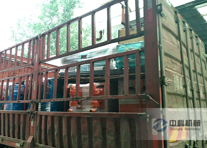 石家莊雙液注漿機、BW150注漿（jiāng）機、PZ-6噴漿機發貨現（xiàn）場