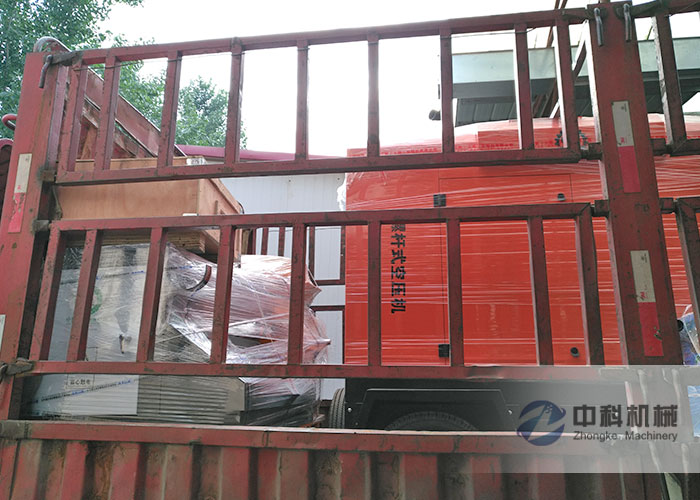 700轉子式混（hún）凝土濕（shī）噴（pēn）機、空壓機發貨現場